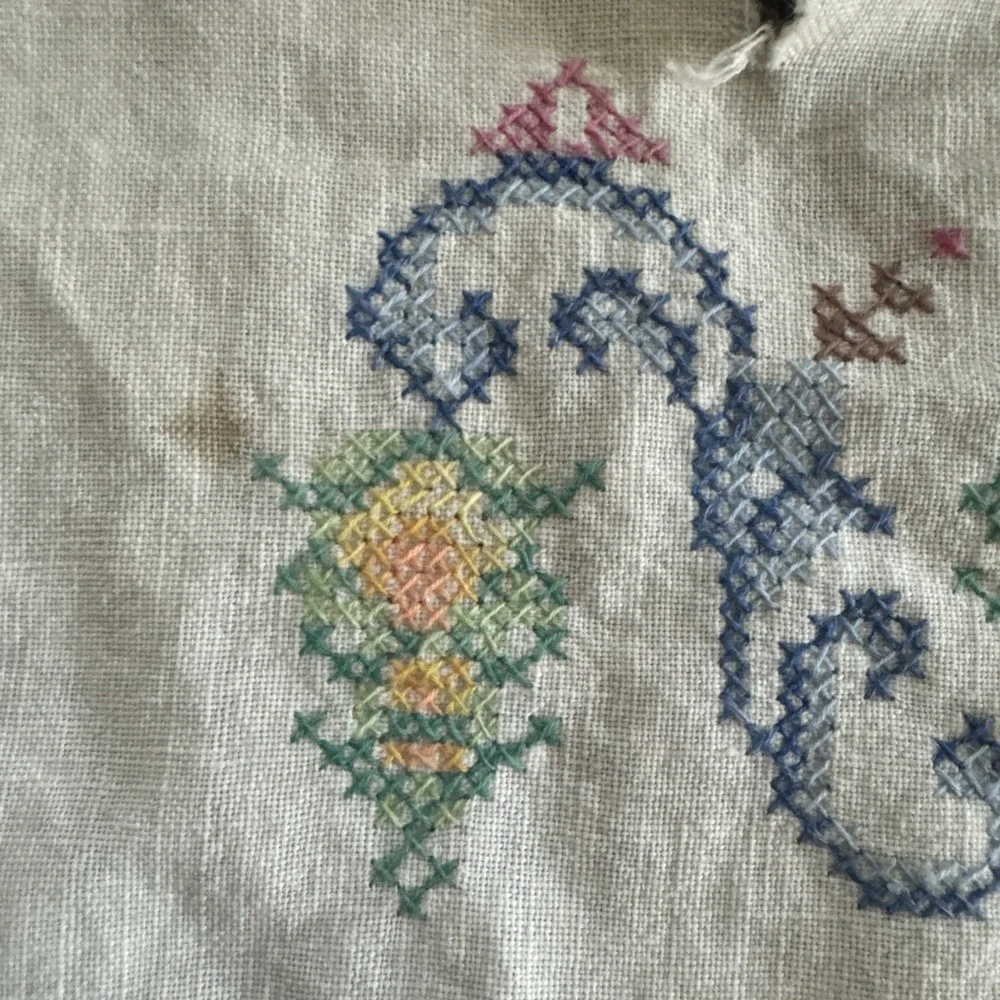 Handmade Cross-Stitch Linen Chair Back & Armrest Cover Set Vtg Scalloped Doilies